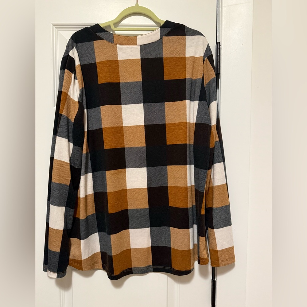 V-neck long sleeve T-shirt, plaid. Women’s 2XL - Picture 2 of 5